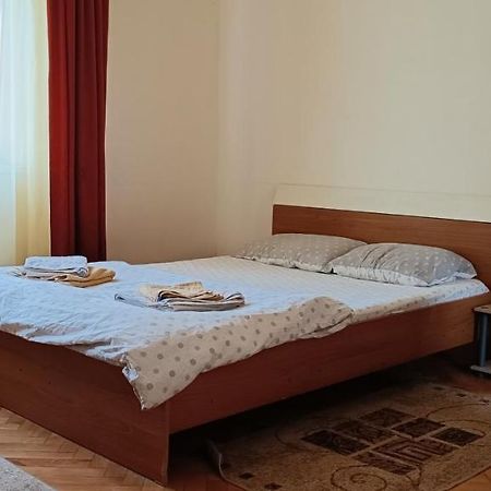 Lora'S House Appartement Oradea Buitenkant foto
