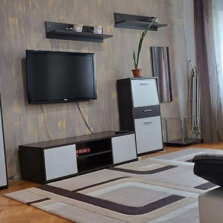 Lora'S House Appartement Oradea Buitenkant foto