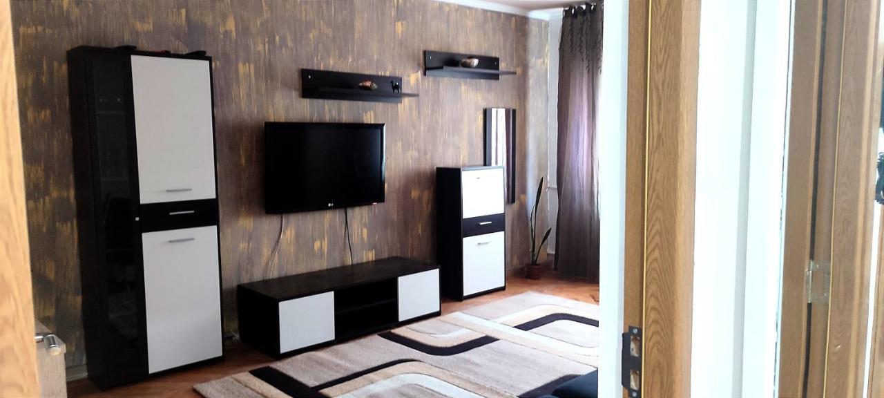 Lora'S House Appartement Oradea Buitenkant foto