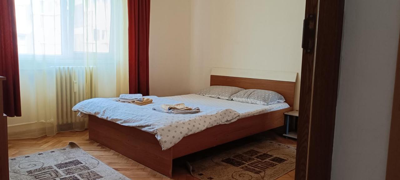 Lora'S House Appartement Oradea Buitenkant foto