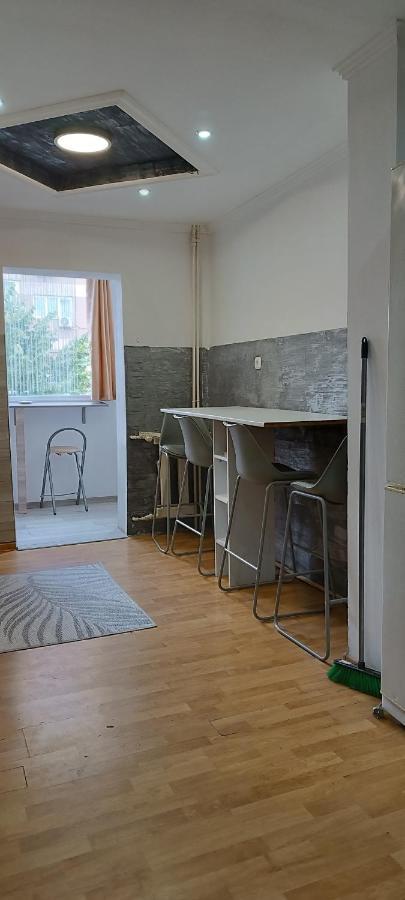 Lora'S House Appartement Oradea Buitenkant foto